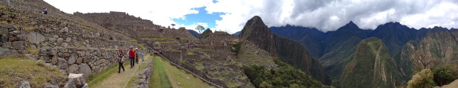 Machu_Picchu_Pano1